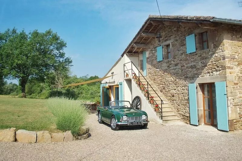 Quiet old-stone gite with pool / Gîte paisible en vieilles pierres avec piscine