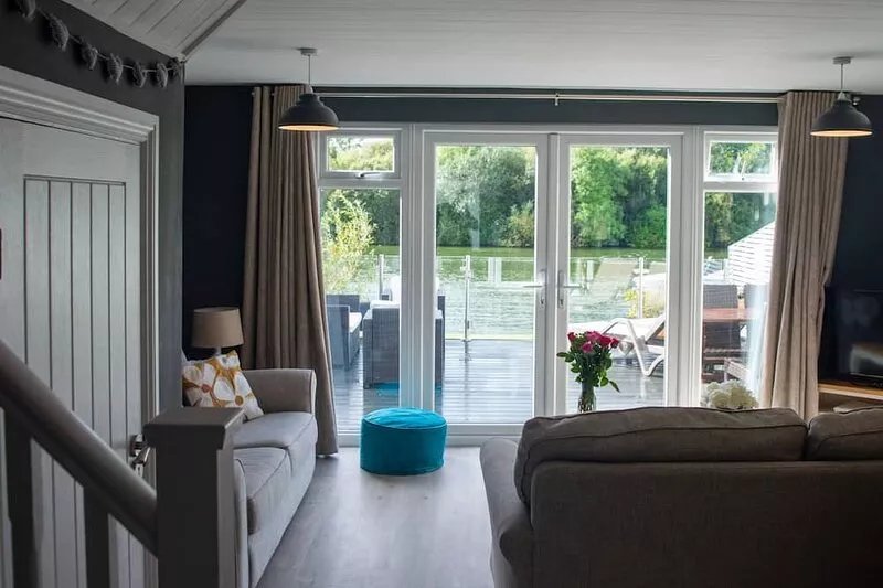 Embrace Serenity: A Luxurious Lakeside Getaway in the Heart of Cotswold Water