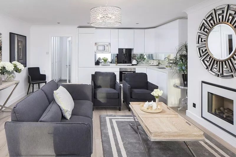 Perfect location near beach,shops, restaurants,pubs with private garden