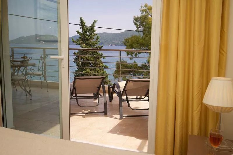Fantastic beachfront apartments in Karavomylos, Kefalonia, Chloe Apartment