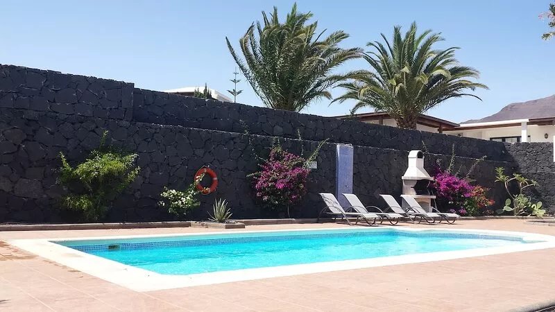Beautiful Villa with private heated Pool and Ocean View near Beach