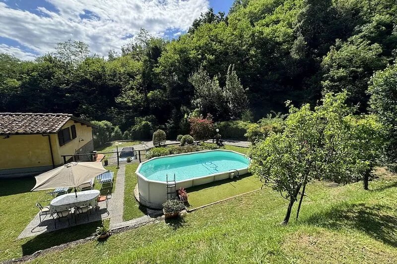 Beautiful  villa for 6 people with private pool, internet, TV, patio, pets