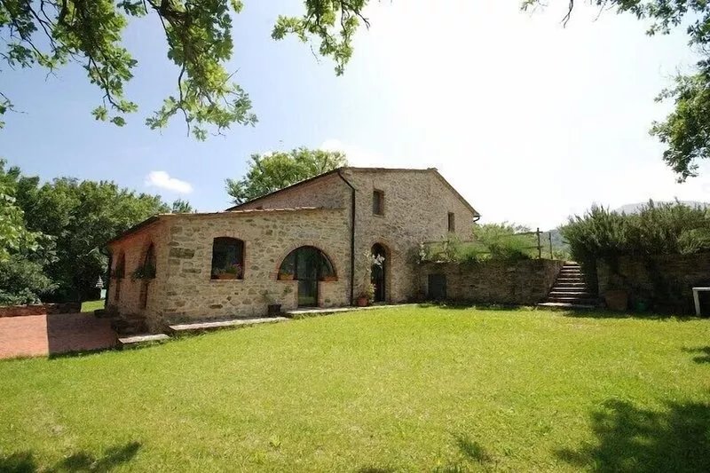house for numerous families and groups of friends. Pets welcome