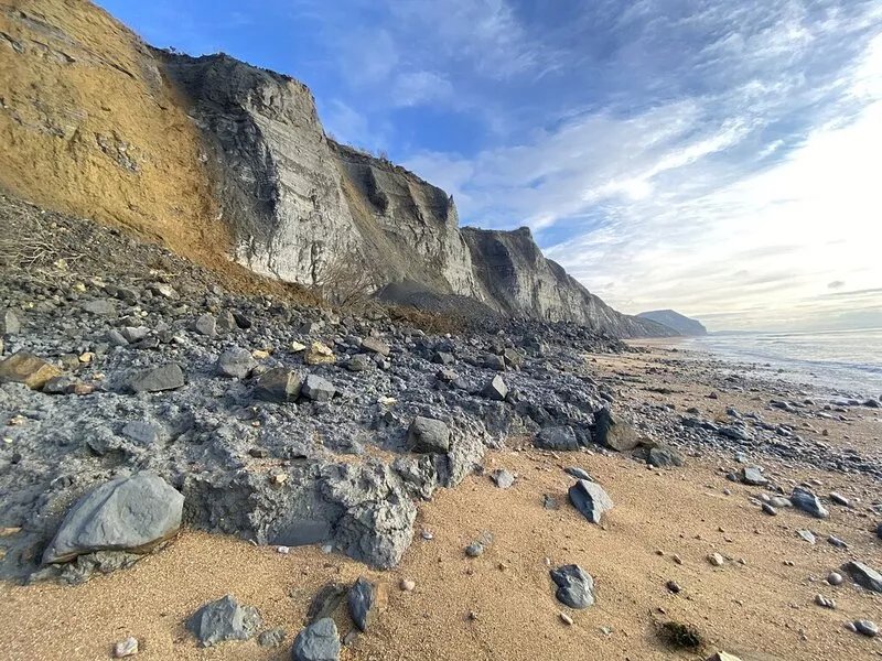 Cottage with sea and countryside views - sleeps 6