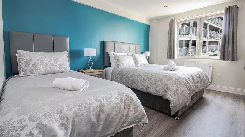Water view duplex apartment. 3 mins walk to Eyre Square