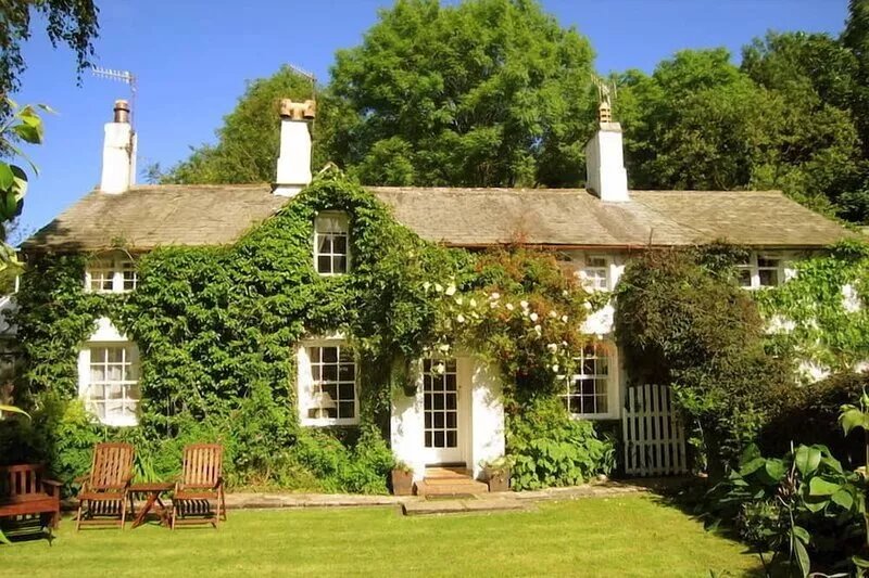 Beamed Rural Cottage in Secluded Area, Tranquil Retreat, Near Local Attractions