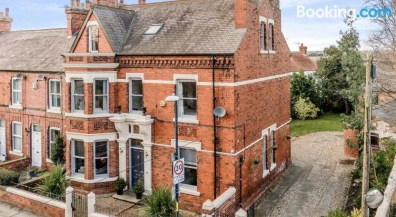Dilkoosha House Leeds LS25