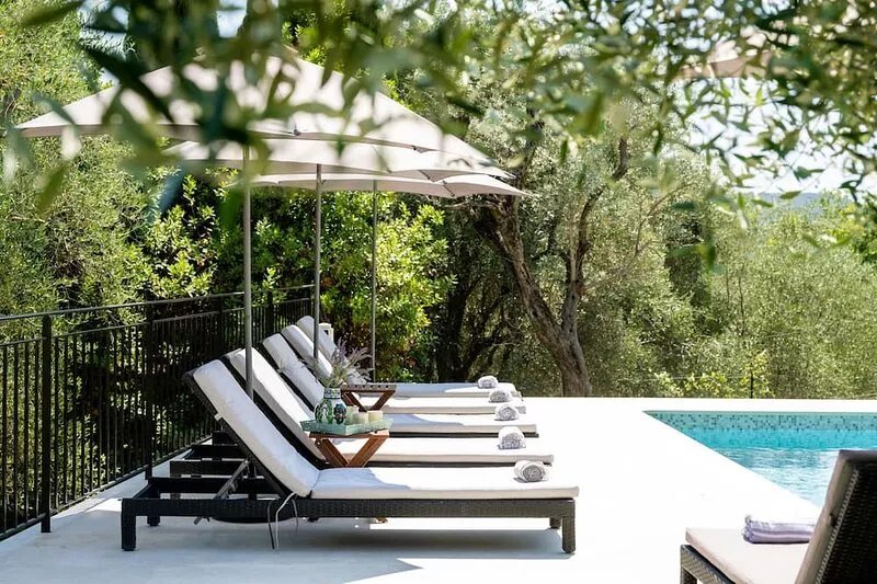 Luxury 19th century villa, large Swimming pool, 2ha gardens - 15min Nice Airport