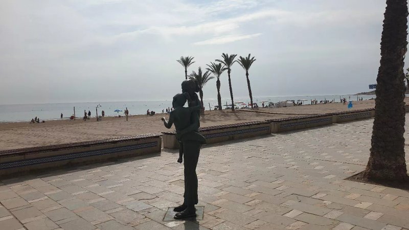 Escultura Madre E Hija