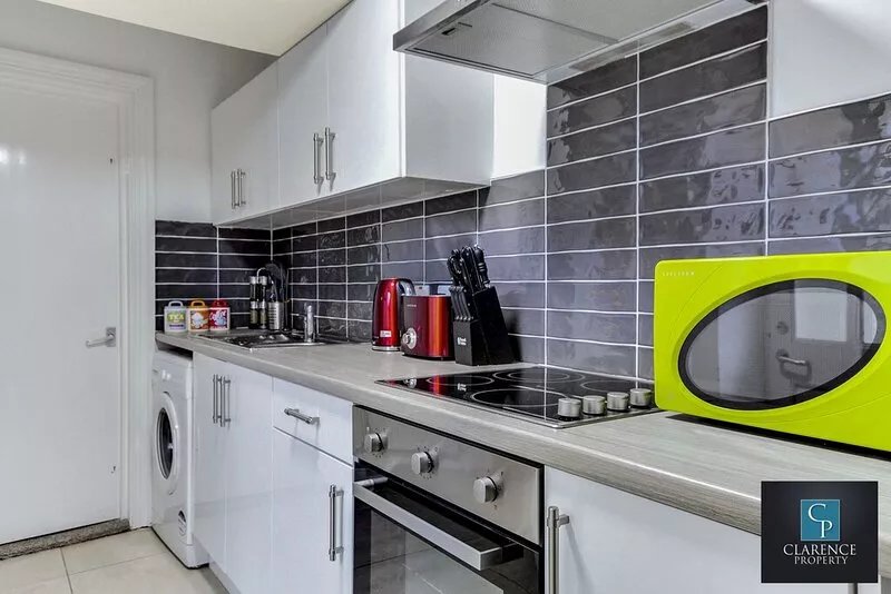 Expansive and spacious apartment within Georgian townhouse.
