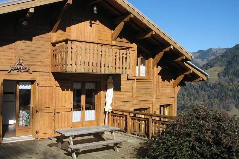 CHALET IN EXCEPTIONAL SITE 300 m FROM THE MECHANICAL HIGHWAYS