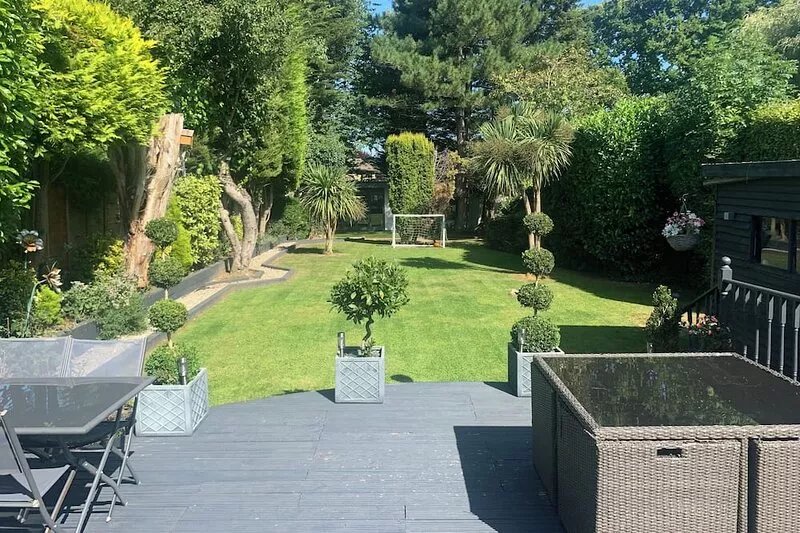 Beautiful Country Style Bungalow, In Its Own Private Little Haven.