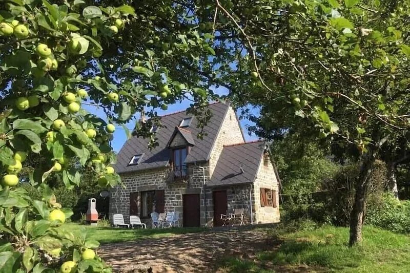 La Hussaire - The Gingerbread House Cottage