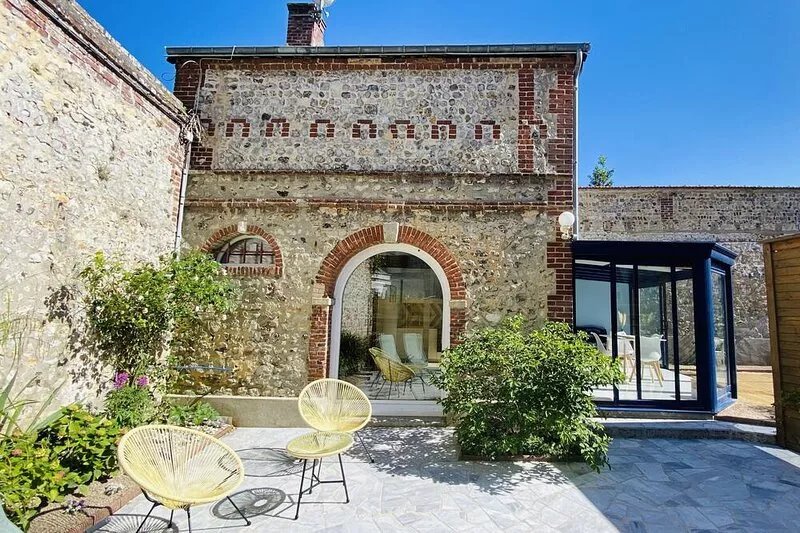 Quiet house with garden and terrace