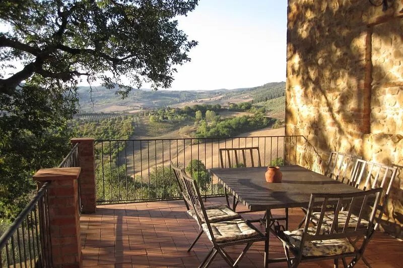 Villa Mulinello, secluded, panoramic view over Montepulciano valley.