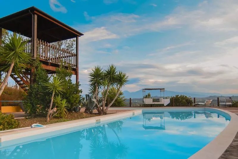 Belvilla by OYO Enticing Apartment with Pool