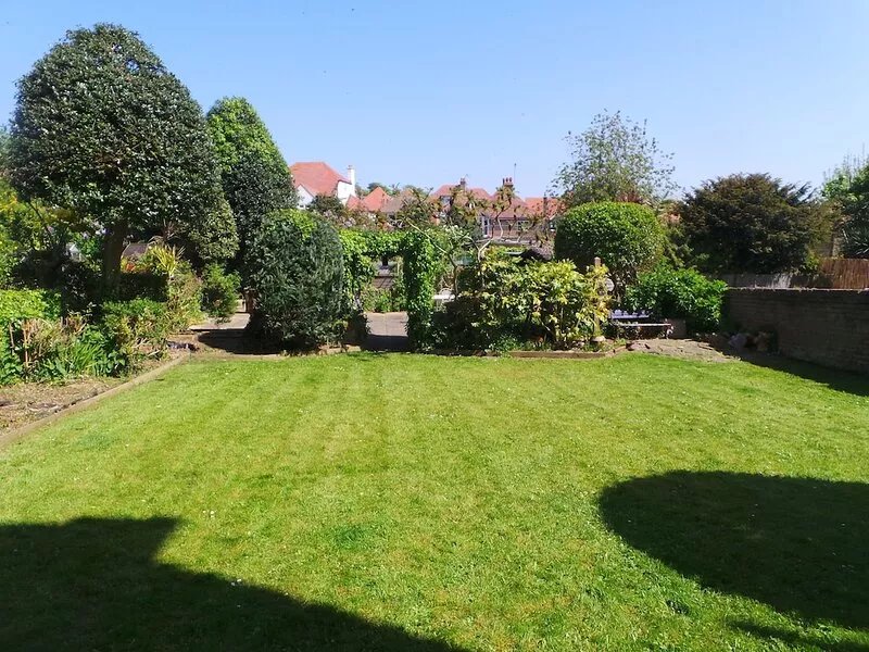 Family and pet-friendly, 5 mins to beach, bars and restaurants