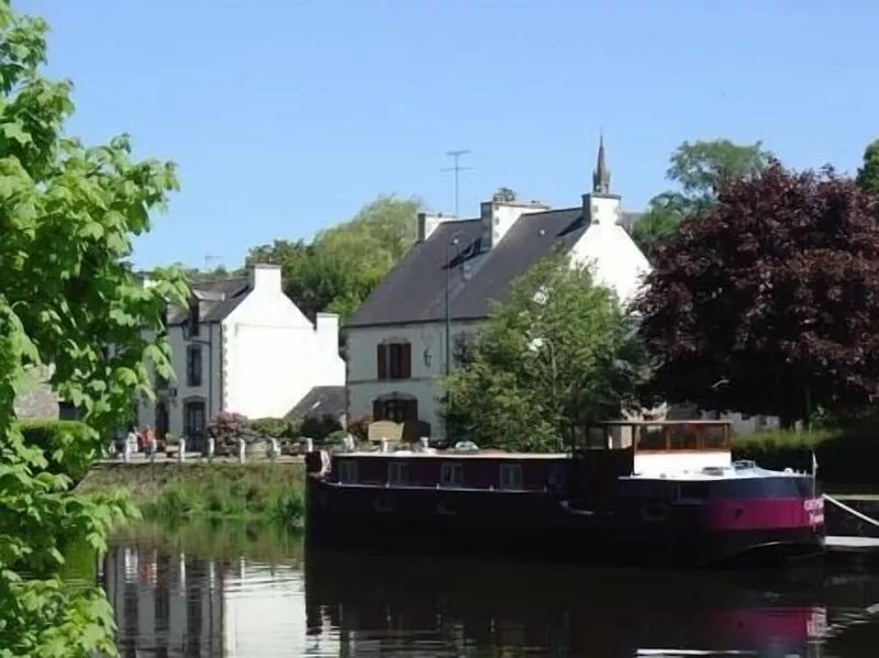 Charming  4 * riverside accommodation near Pontivy Blavet Valley