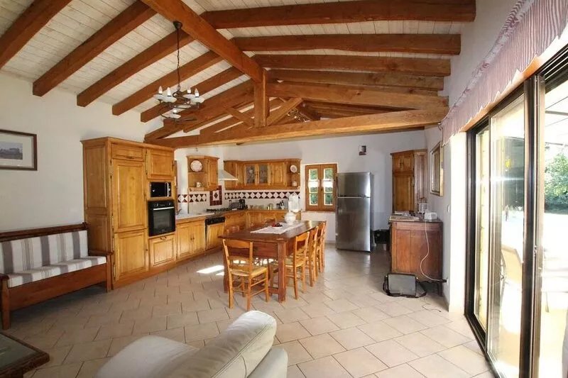 Property with 2 houses (10 and 4 people) and 2 heated swimming pools