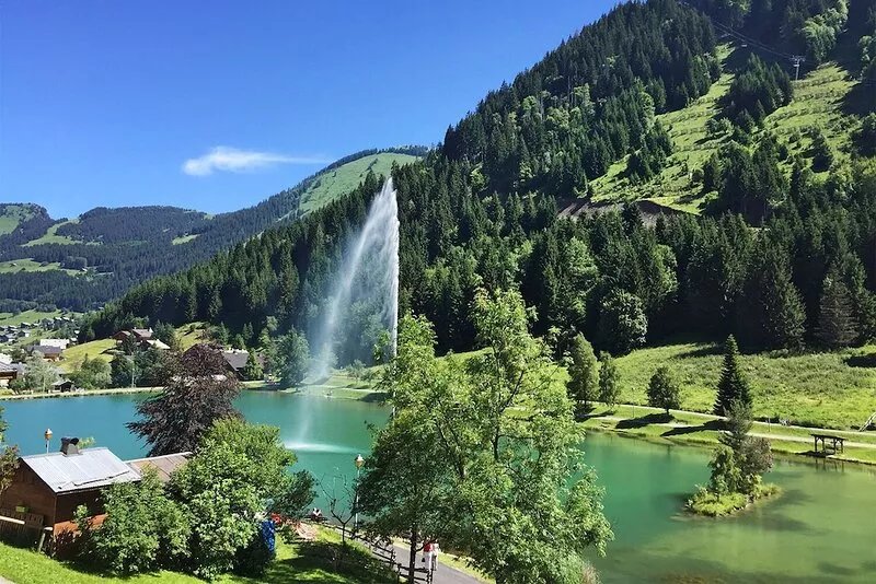 Luxury, family friendly apartment close to the ski slopes with stunning views