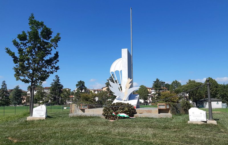 Monumento Ai Paracadutisti D'italia