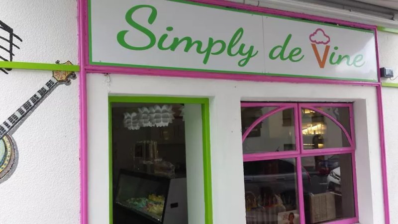 Simply De Vine
