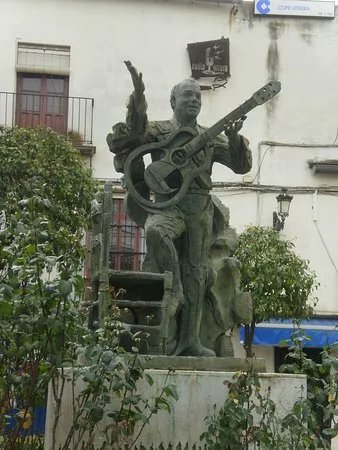 Monumento a Enrique Montoya