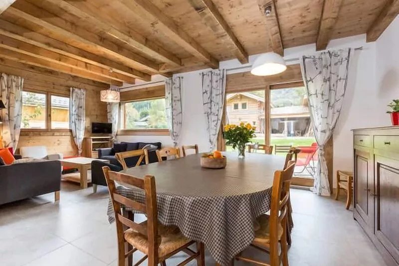 Charming new chalet in burnt wood, south-facing terrace, beautiful view of the