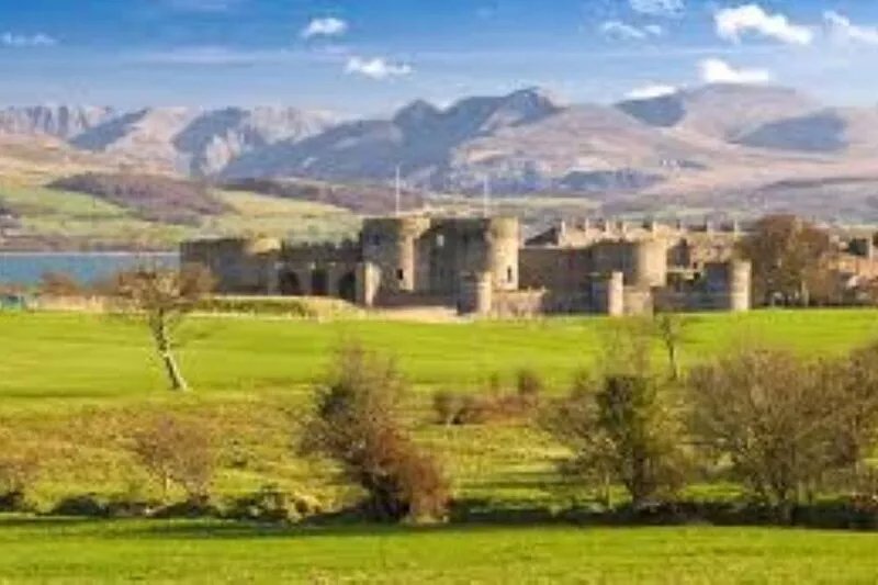 Bwthyn Cloch Glas - Beaumaris - Anglesey-  sleeps 6 guests  in 2 bedrooms