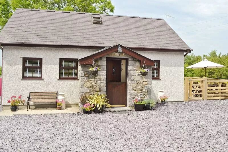 2 bedroom accommodation in Rhostryfan, Caernarfon