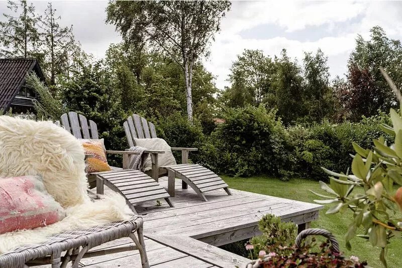 Family friendly summer house with ocean view on large undisturbed property