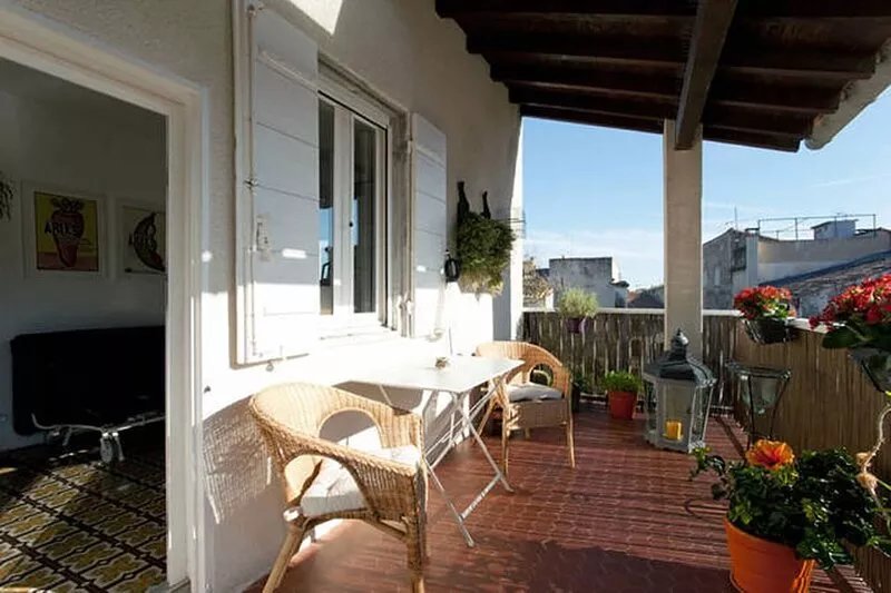 Typical house Arlesienne ideally located in the historic center