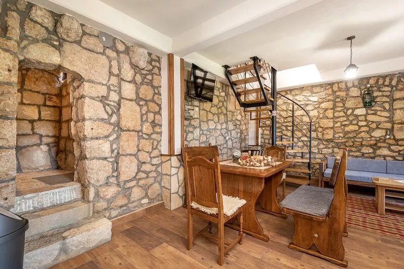Villa Lazini Dvori - Two Bedroom Stone House Villa with Private Pool