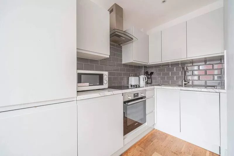 Smart 1 Bed Apartment in Eastleigh Town Centre