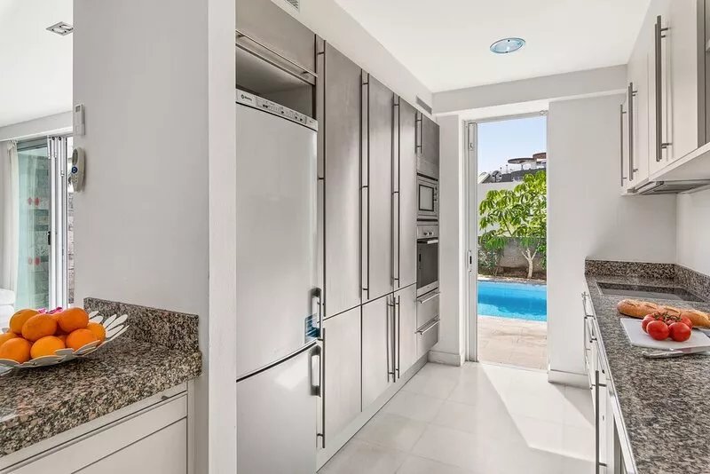 5 bed,6 bath,big heated pool * 28º for free, A.C,  Wi-Fi 5 min walk from beach