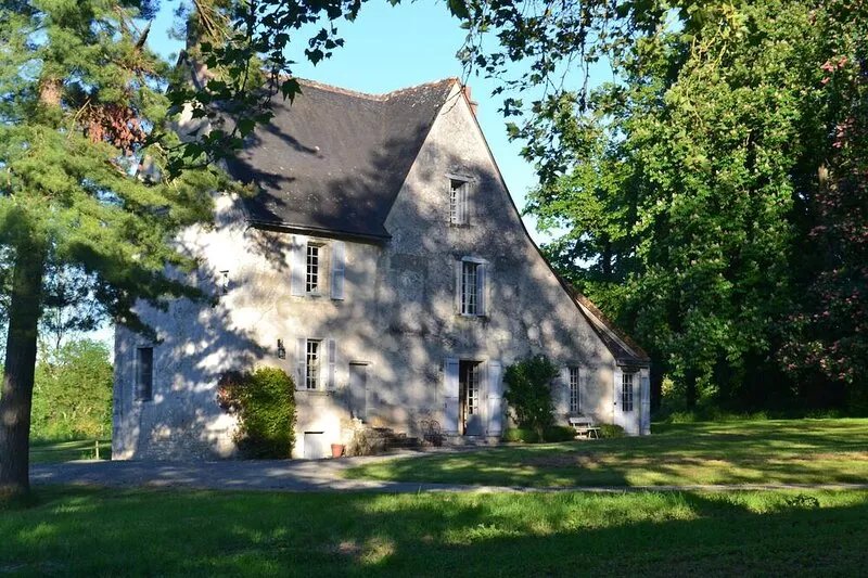 Manor with swimmingpool in heart of the Loire Valley -Up to 15people-