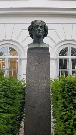 Denkmal Adam Reichsfreiherr von Burg