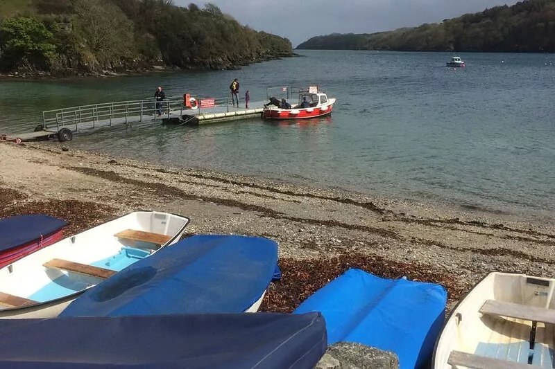 'Seashells' Sleeps 2, WiFi,  shared pool, close to beach, river, coast path