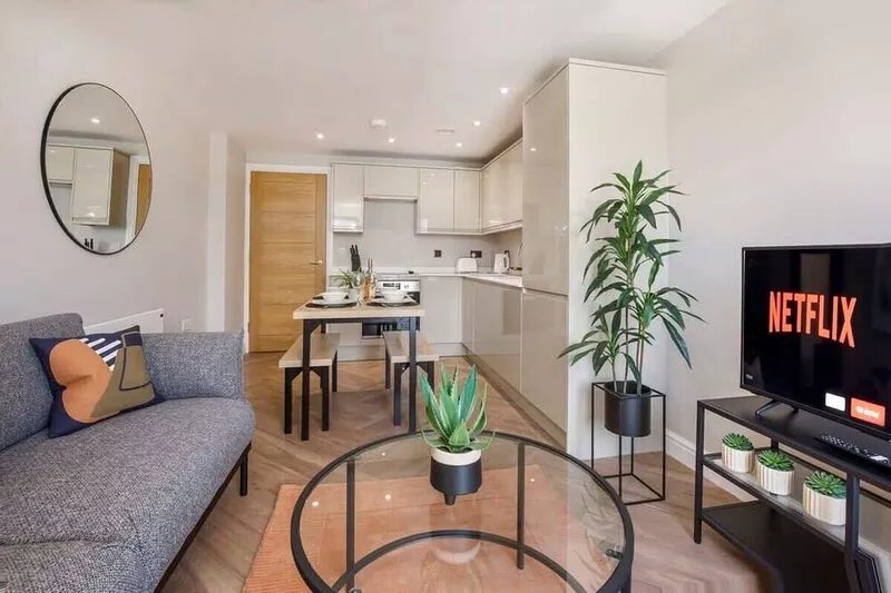 The Crescent Court duplex apartment 5, Sleeps 4