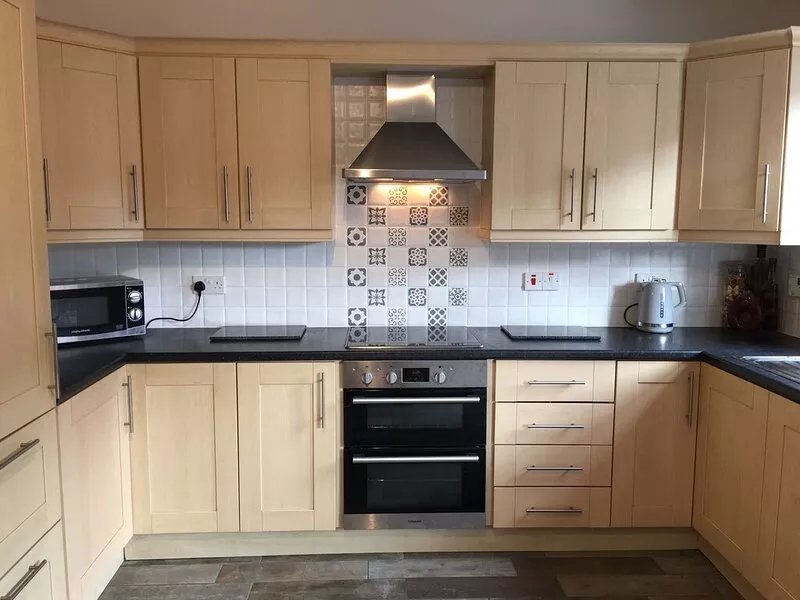 The Green, Portrush. Deluxe holiday home, 8 beds 12 guests 5 bedrooms.
