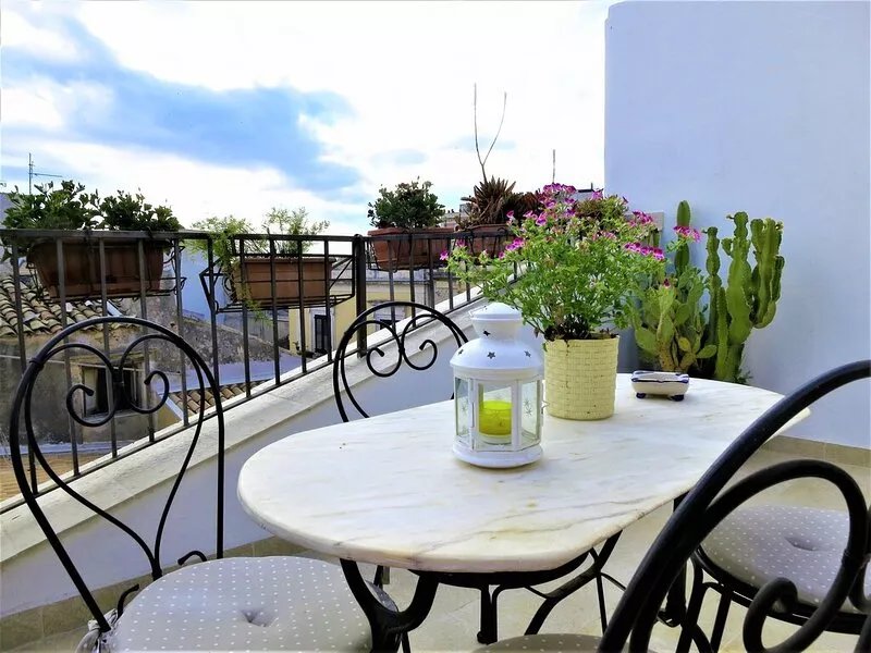 Apartment with terrace on typical roofs and sea view .. 2 bathrooms
