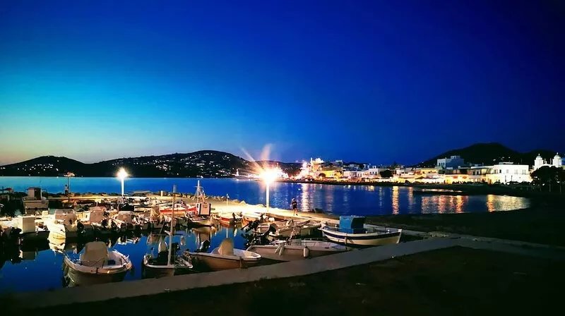 Large house for families or couples with best sunset views on the island