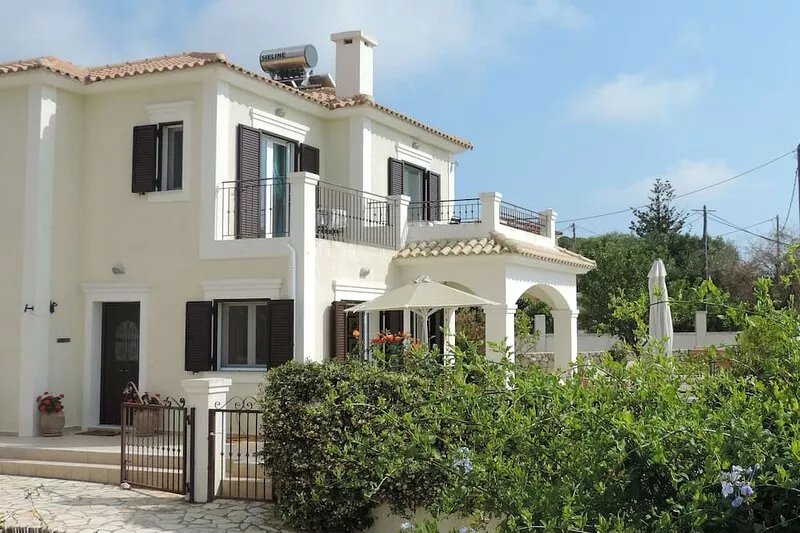 Villa With Private Pool, Stunning Views Of Sea And Mountain