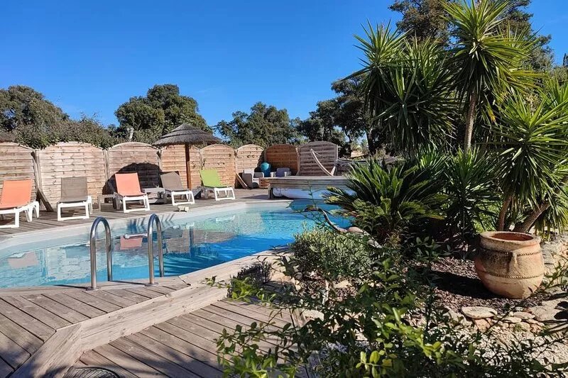 Traditional villa with swimming pool, in the heart of Porto-Vechio