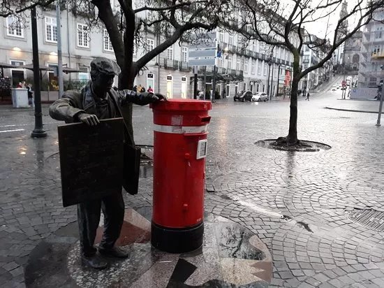 The Newspaper Vendor Statue