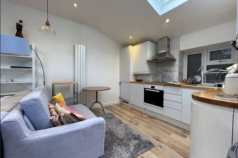 Stunning, Spacious 5 Bed House w/ Parking