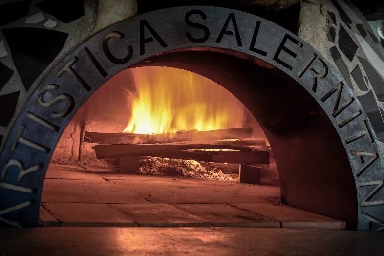 Pizzas De L'Europe: Pizzas Au Feu De Bois