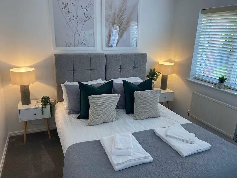 Modern, two bedroom property. Free on-site parking