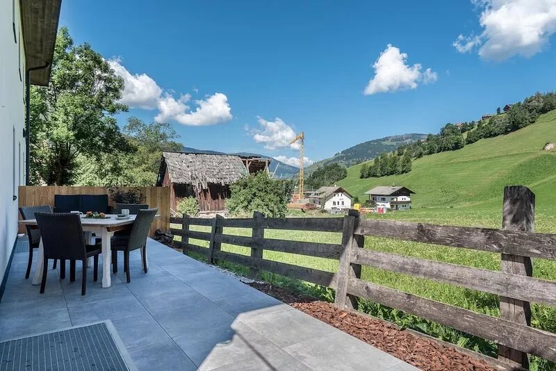 Apartment "Franzl" with Mountain View, Private Open Terrace & Wi-Fi