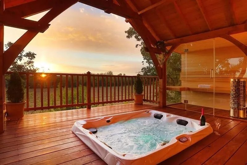 Luxury Cabane with Jacuzzi and Private Sauna